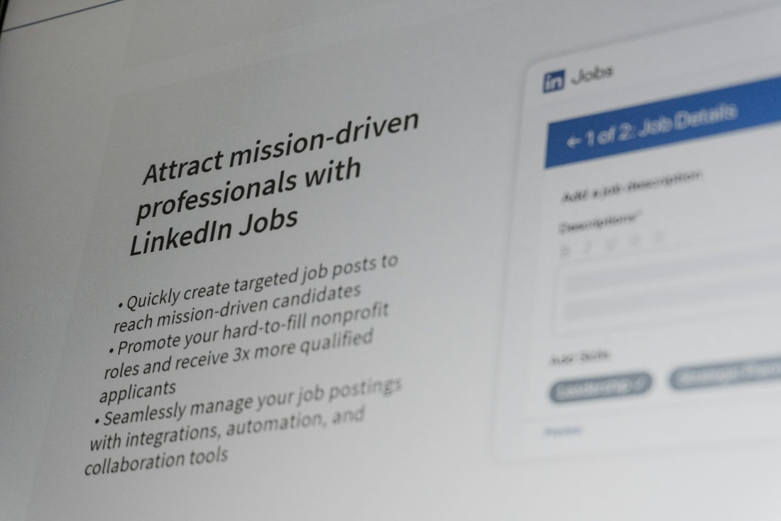 Linkedin jobs website interface with job details